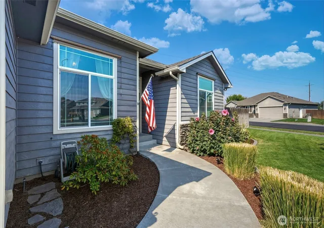 Photo 3 of Single family home for sale at 10 Wilshire St, Walla Walla, WA 99362 | MLS# NWM2570436 | Listing updated on 2026-09-26