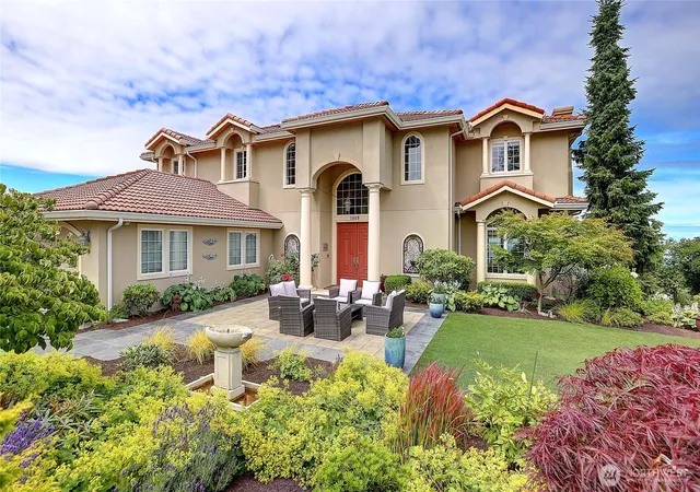 Photo 2 of Single family home for sale at 1009 Kingswood Dr, Camano Island, WA 98282 | MLS# NWM2570473 | Listing updated on 2026-10-01