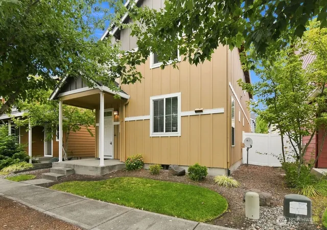 Photo 3 of Single family home for sale at 1210 Se 7 St, Battle Ground, WA 98604 | MLS# NWM2570517 | Listing updated on 2026-09-28