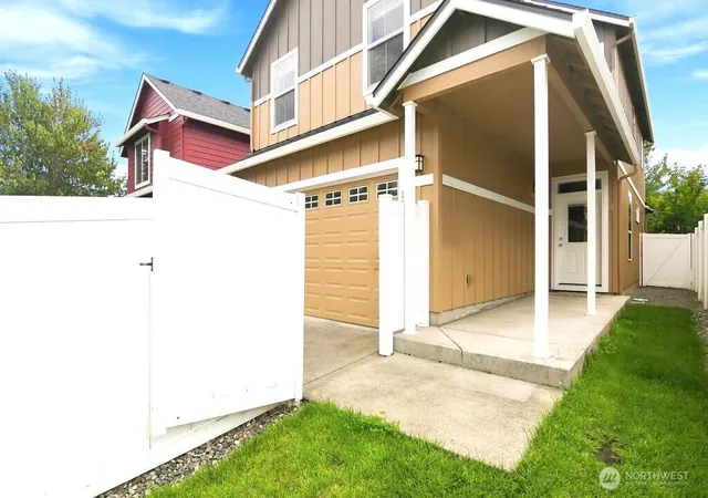 Photo 4 of Single family home for sale at 1210 Se 7 St, Battle Ground, WA 98604 | MLS# NWM2570517 | Listing updated on 2026-09-28