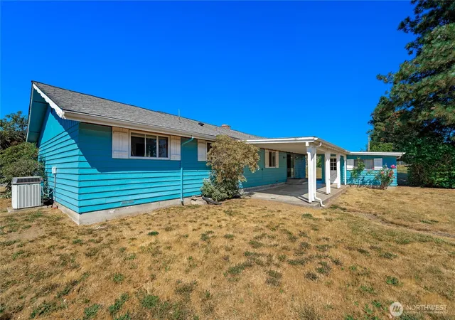 Photo 3 of Single family home for sale at 10837 Se 217Th St, Kent, WA 98031 | MLS# NWM2570611 | Listing updated on 2026-09-17