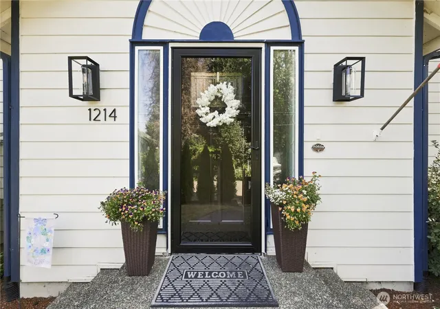 Photo 4 of Sale Pending at 1214 Marion St NE, Olympia, WA 98506 | MLS# NWM2570701 | Listing updated on 2026-09-16