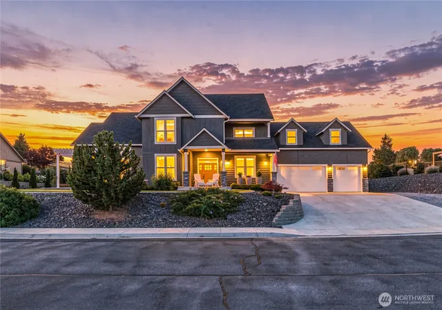 Photo 1 of Single family home for sale at 2769 Se Falcon View Dr, East Wenatchee, WA 98802 | MLS# NWM2570734 | Listing updated on 2026-09-16