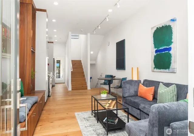 Photo 3 of Sale Pending at 633 13th Avenue E, Seattle, WA 98102 | MLS# NWM2570792 | Listing updated on 2026-09-18