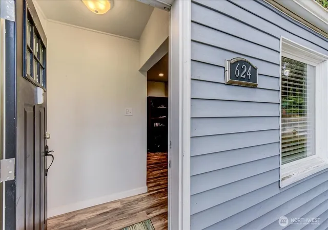 Photo 2 of Single family home for sale at 624 Madison St, Everett, WA 98203 | MLS# NWM2570949 | Listing updated on 2026-09-22