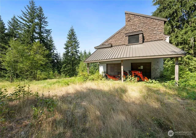 Photo 3 of Sale Pending at 15124 State Route 530 Ne, Arlington, WA 98223 | MLS# NWM2571011 | Listing updated on 2026-09-29