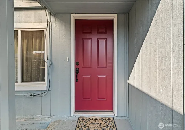 Photo 2 of Single family home for sale at 1818 S Hosmer St, Tacoma, WA 98405 | MLS# NWM2571167 | Listing updated on 2026-09-25
