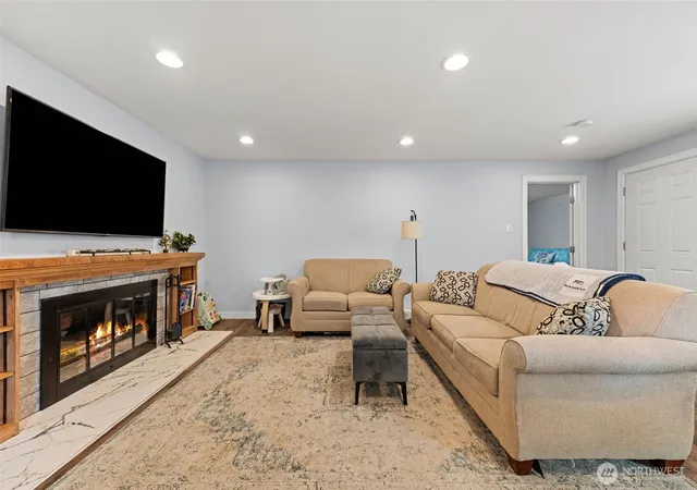Photo 4 of Single family home for sale at 1818 S Hosmer St, Tacoma, WA 98405 | MLS# NWM2571167 | Listing updated on 2026-09-25