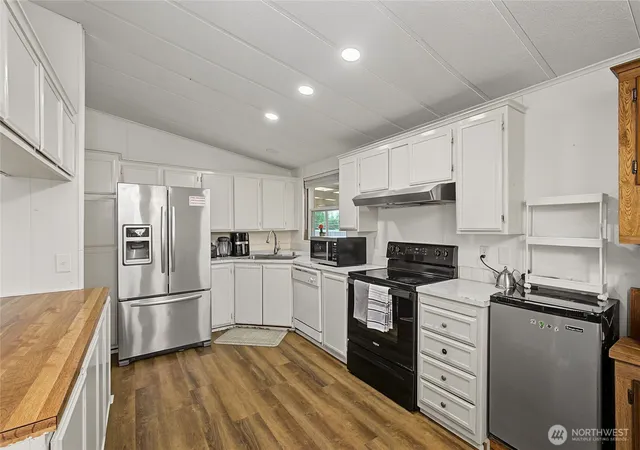 Photo 4 of Manufactured home for sale at 3501 Auburn Way S #26, Auburn, WA 98092 | MLS# NWM2571240 | Listing updated on 2026-09-18