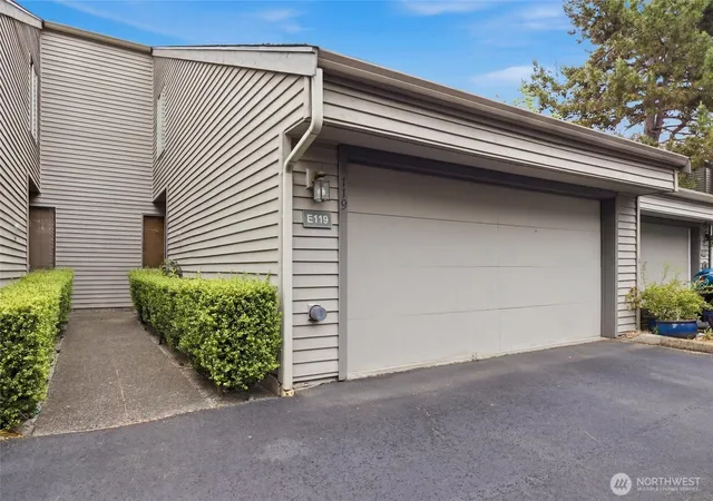 Photo 2 of Townhouse for sale at 7250 Old Redmond Rd #E119, Redmond, WA 98052 | MLS# NWM2571463 | Listing updated on 2026-09-30