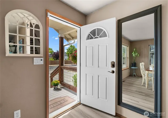Photo 2 of Single family home for sale at 961 Nw Longview Dr, Oak Harbor, WA 98277 | MLS# NWM2571758 | Listing updated on 2026-09-17