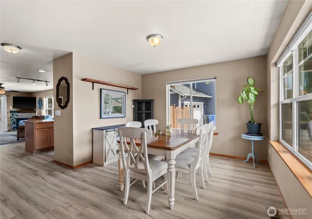 Photo 3 of Single family home for sale at 961 Nw Longview Dr, Oak Harbor, WA 98277 | MLS# NWM2571758 | Listing updated on 2026-09-17