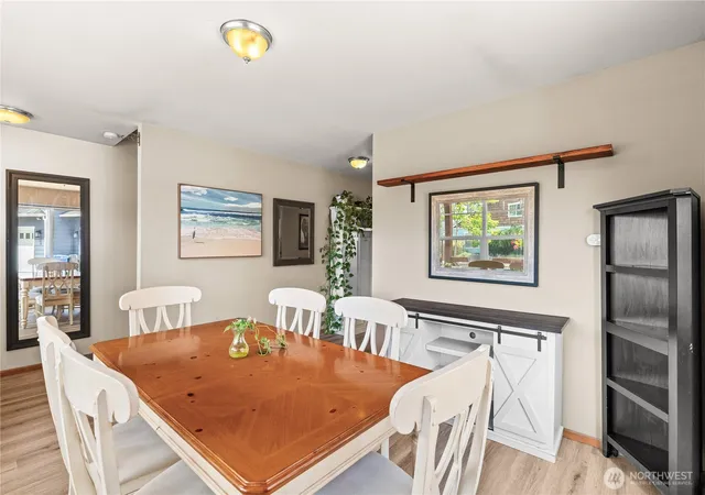 Photo 3 of Single family home for sale at 961 Nw Longview Dr, Oak Harbor, WA 98277 | MLS# NWM2571758 | Listing updated on 2026-09-17