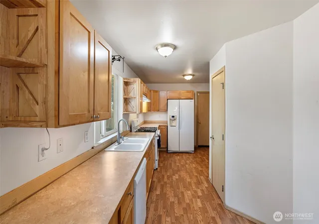 Photo 4 of Single family home for sale at 865 S 52nd Street, Tacoma, WA 98408 | MLS# NWM2571760 | Listing updated on 2026-09-16