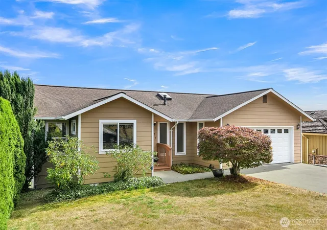 Photo 2 of Single family home for sale at 4771 S Golf Crse Dr, Blaine, WA 98230 | MLS# NWM2571889 | Listing updated on 2026-09-30