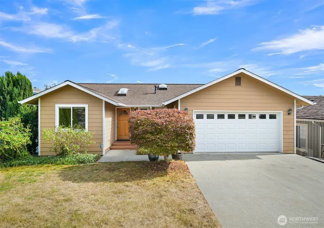 Photo 3 of Single family home for sale at 4771 S Golf Crse Dr, Blaine, WA 98230 | MLS# NWM2571889 | Listing updated on 2026-09-30