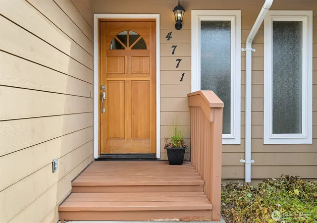 Photo 4 of Single family home for sale at 4771 S Golf Crse Dr, Blaine, WA 98230 | MLS# NWM2571889 | Listing updated on 2026-09-30