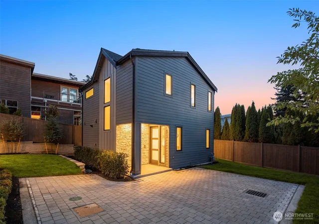 Photo 4 of Single family home for sale at 615 & 617 13Th Ave W, Kirkland, WA 98033 | MLS# NWM2571973 | Listing updated on 2026-09-29