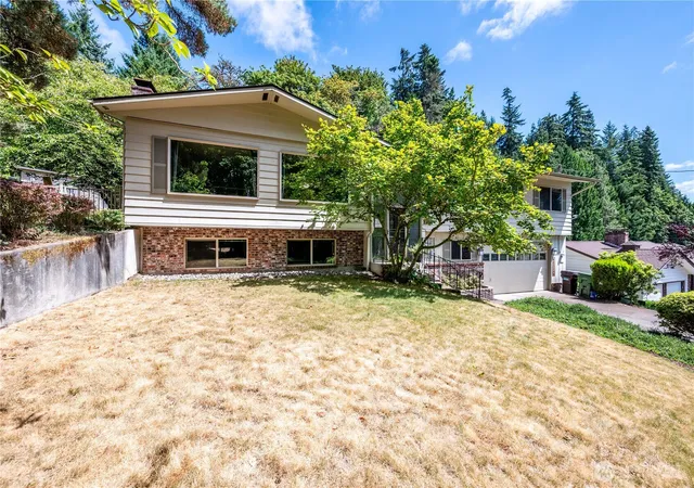 Photo 1 of Single family home for sale at 2337 W Hills Dr, Longview, WA 98632 | MLS# NWM2572057 | Listing updated on 2026-09-17