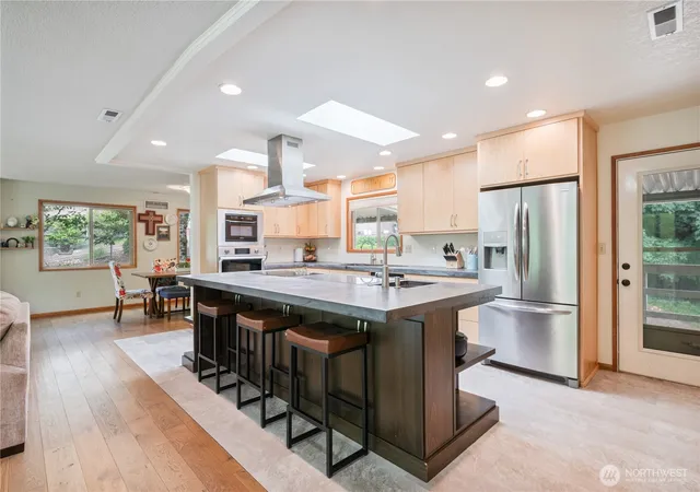 Photo 4 of Single family home for sale at 2337 W Hills Dr, Longview, WA 98632 | MLS# NWM2572057 | Listing updated on 2026-09-17