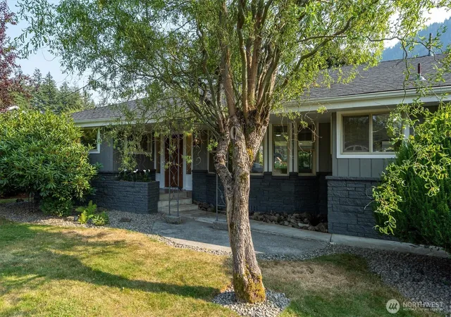 Photo 3 of Single family home for sale at 102 E Adams Ave, Morton, WA 98356 | MLS# NWM2572074 | Listing updated on 2026-09-17