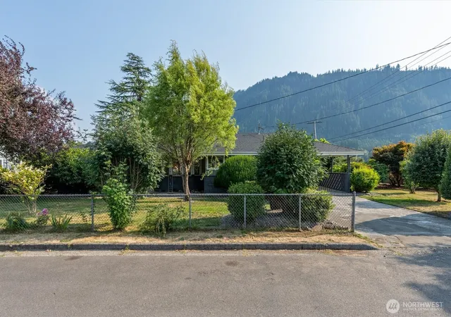 Photo 3 of Single family home for sale at 102 E Adams Ave, Morton, WA 98356 | MLS# NWM2572074 | Listing updated on 2026-09-17