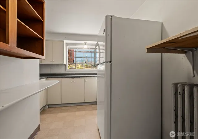 Photo 4 of Single family home for sale at 927 Jersey St, Bellingham, WA 98225 | MLS# NWM2572722 | Listing updated on 2026-09-25