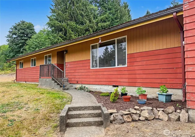 Photo 2 of Single family home for sale at 161 Lund Rd, Cosmopolis, WA 98537 | MLS# NWM2573177 | Listing updated on 2026-09-17