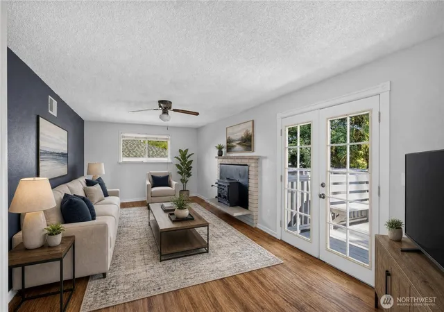 Photo 4 of Single family home for sale at 7825 Highland Dr, Everett, WA 98203 | MLS# NWM2573227 | Listing updated on 2026-09-28