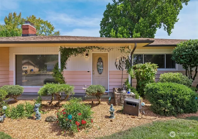 Photo 3 of Sale Pending at 413 Little Rock Wy, Vancouver, WA 98664 | MLS# NWM2573237 | Listing updated on 2026-09-30
