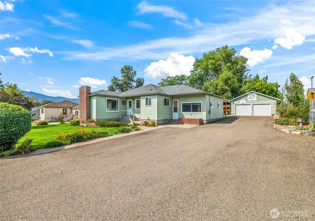 Photo 1 of Sale Pending at 225 Se 1st St, East Wenatchee, WA 98802 | MLS# NWM2573303 | Listing updated on 2026-09-24