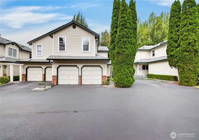 Photo 1 of Townhouse for sale at 1131 115th St Sw #M4, Everett, WA 98204 | MLS# NWM2573327 | Listing updated on 2026-09-30