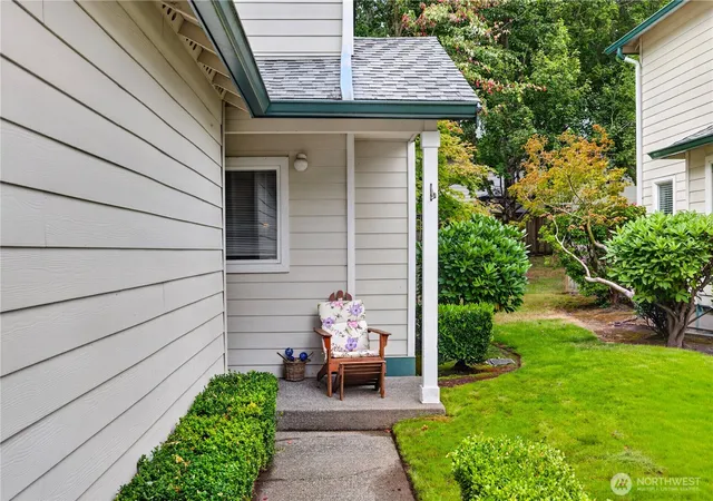 Photo 2 of Townhouse for sale at 1131 115th St Sw #M4, Everett, WA 98204 | MLS# NWM2573327 | Listing updated on 2026-09-30