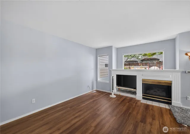 Photo 3 of Townhouse for sale at 1131 115Th St Sw #M4, Everett, WA 98204 | MLS# NWM2573327 | Listing updated on 2026-09-30