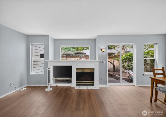 Photo 4 of Townhouse for sale at 1131 115Th St Sw #M4, Everett, WA 98204 | MLS# NWM2573327 | Listing updated on 2026-09-30