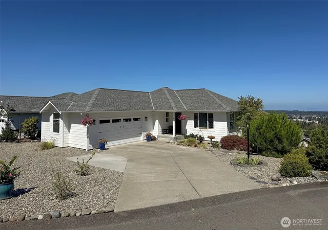 Photo 4 of Single family home for sale at 61 Jade Cir, Sequim, WA 98382 | MLS# NWM2573415 | Listing updated on 2026-09-21
