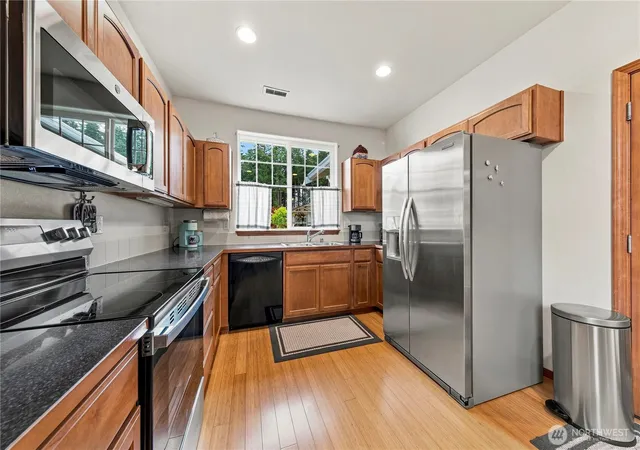 Photo 4 of Single family home for sale at 8442 Bainbridge Loop Ne, Lacey, WA 98516 | MLS# NWM2573596 | Listing updated on 2026-10-01