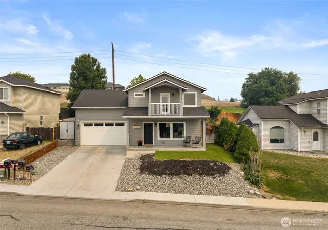 Photo 3 of Single family home for sale at 317 S Mary Ave, East Wenatchee, WA 98802 | MLS# NWM2573696 | Listing updated on 2026-09-18