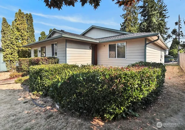 Photo 2 of Single family home for sale at 1319 W 12th St, Port Angeles, WA 98363 | MLS# NWM2573697 | Listing updated on 2026-09-17