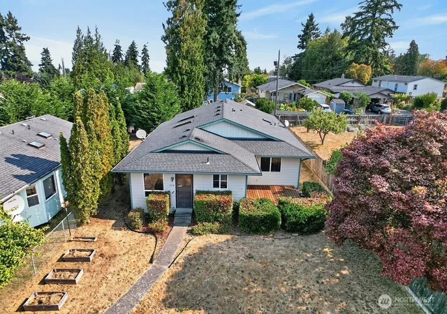 Photo 4 of Single family home for sale at 1319 W 12Th St, Port Angeles, WA 98363 | MLS# NWM2573697 | Listing updated on 2026-09-17