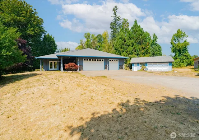 Photo 3 of Sale Pending at 6012 Ne Salmon Creek St, Vancouver, WA 98686 | MLS# NWM2573754 | Listing updated on 2026-09-25