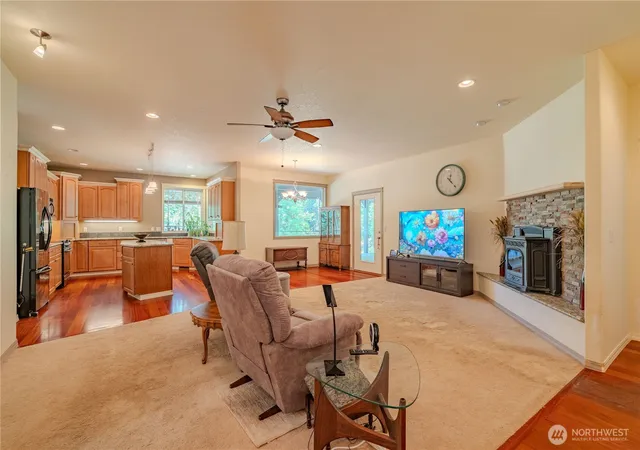 Photo 4 of Sale Pending at 6012 Ne Salmon Creek St, Vancouver, WA 98686 | MLS# NWM2573754 | Listing updated on 2026-09-25