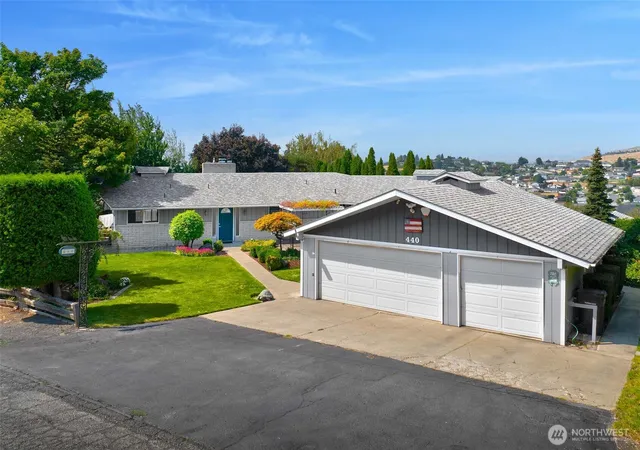 Photo 1 of Single family home for sale at 440 Snowmass Ln, Yakima, WA 98908 | MLS# NWM2573781 | Listing updated on 2026-10-02