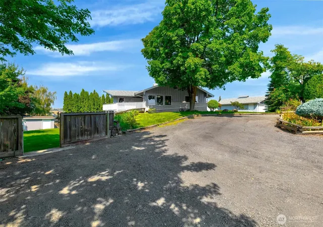 Photo 2 of Single family home for sale at 440 Snowmass Ln, Yakima, WA 98908 | MLS# NWM2573781 | Listing updated on 2026-10-02