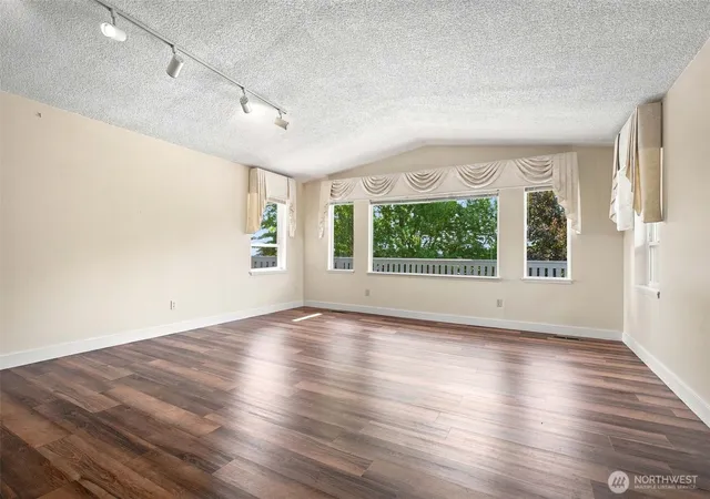 Photo 3 of Single family home for sale at 440 Snowmass Ln, Yakima, WA 98908 | MLS# NWM2573781 | Listing updated on 2026-10-02