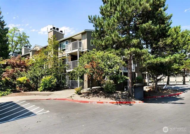 Photo 2 of Condo for sale at 300 N 130th St #7207, Seattle, WA 98133 | MLS# NWM2573832 | Listing updated on 2026-09-26