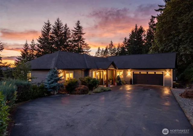 Photo 2 of Single family home for sale at 403 Se Crestview Dr, Chehalis, WA 98532 | MLS# NWM2574012 | Listing updated on 2026-09-17