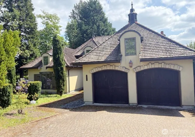 Photo 1 of Single family home for sale at 3307 Ne 7th St, Renton, WA 98056 | MLS# NWM2574038 | Listing updated on 2026-09-26