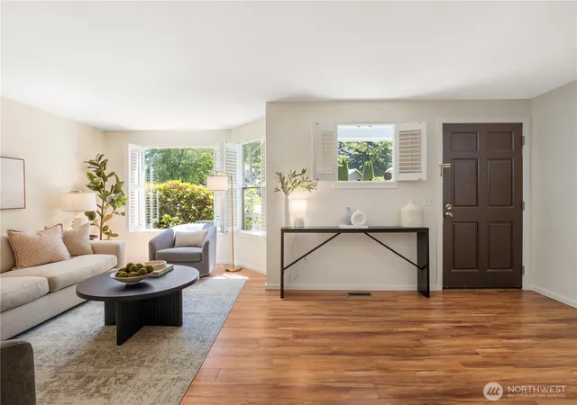 Photo 3 of Townhouse for sale at 4170 244th Pl Se, Sammamish, WA 98029 | MLS# NWM2574091 | Listing updated on 2026-09-17