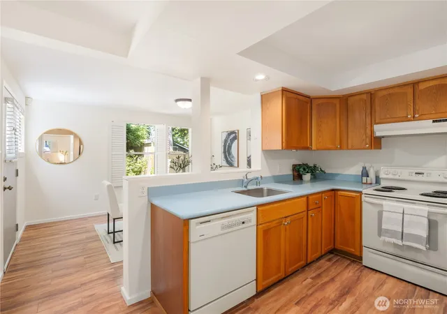 Photo 3 of Townhouse for sale at 4170 244Th Pl Se, Sammamish, WA 98029 | MLS# NWM2574091 | Listing updated on 2026-09-17